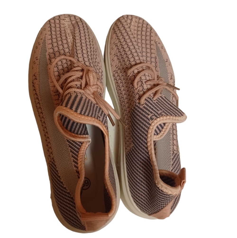 Pink Geometric slip on sneaker‎ New no tag